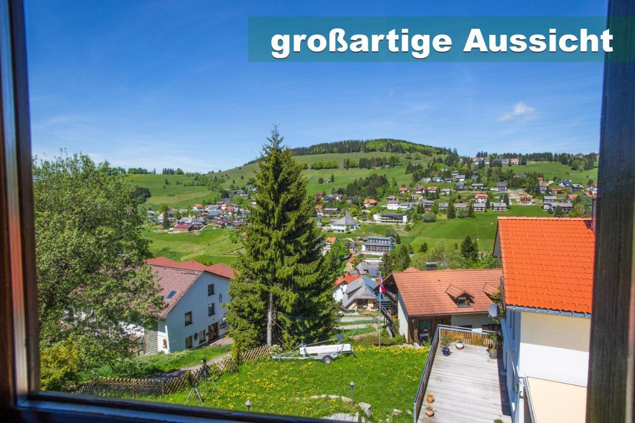 Wohlfühl-Ferienwohnung 80 qm, 8 Personen, Aussicht&Heimkino Todtnau Exterior foto
